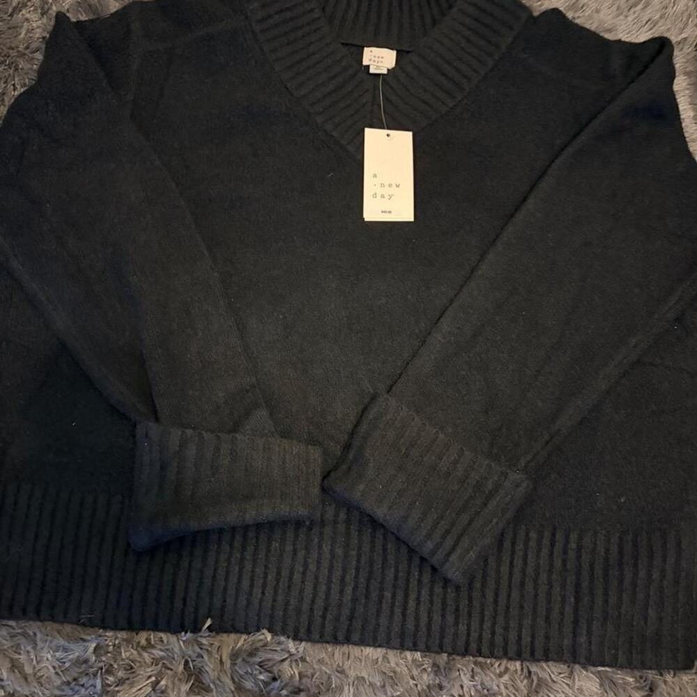 Women's Long Sleeve V-Neck Pullover Size XS